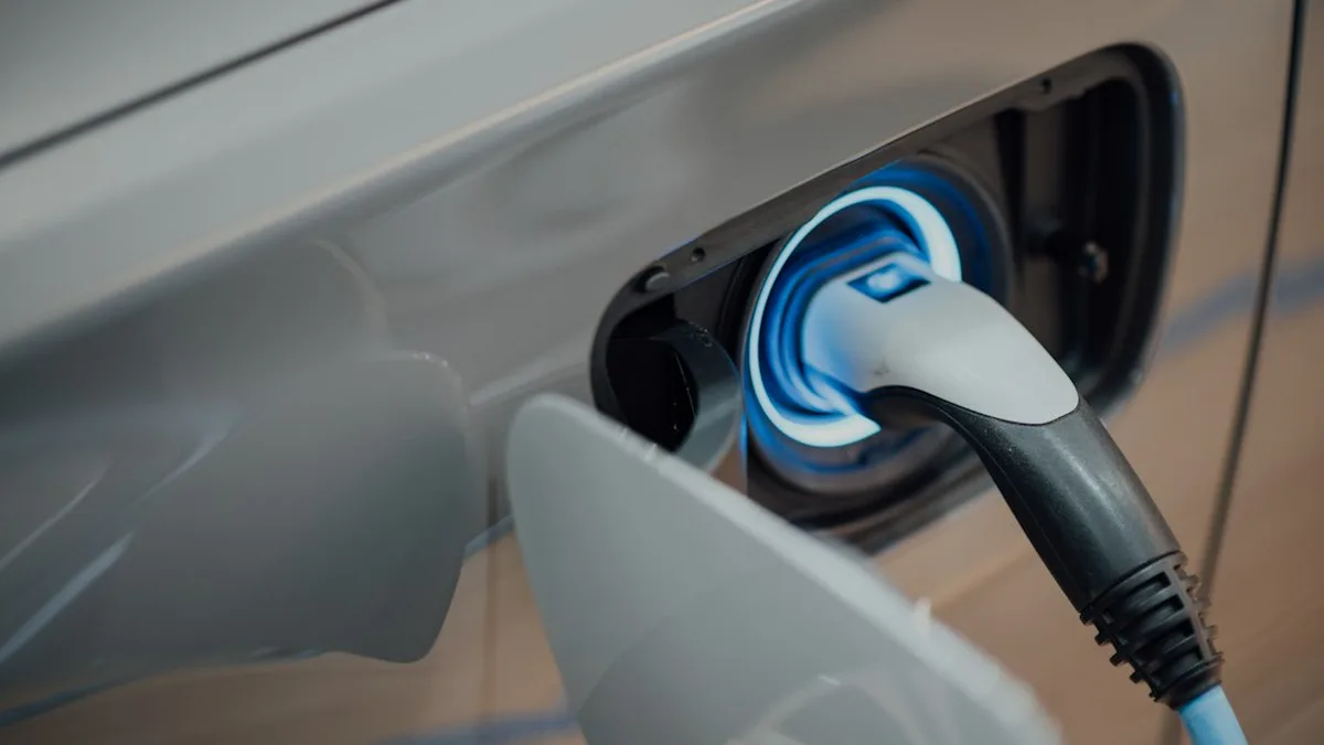 Comment depanner une voiture électrique : la marche à suivre