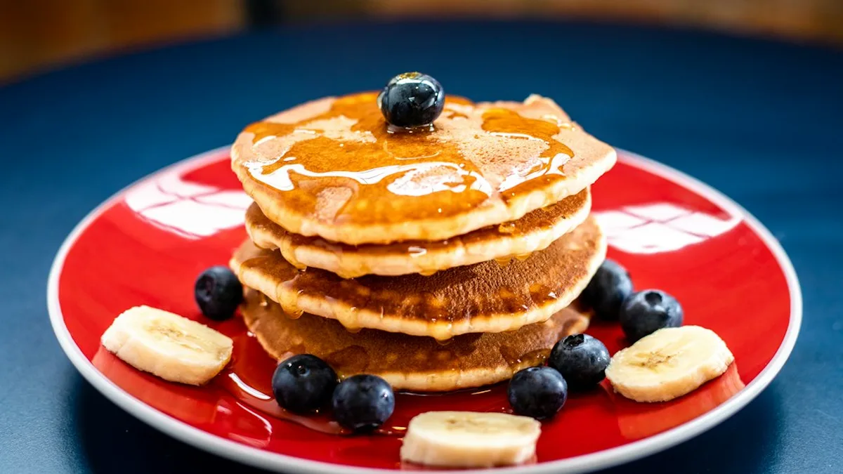 Pancakes banane oeuf : petit déjeuner sans farine